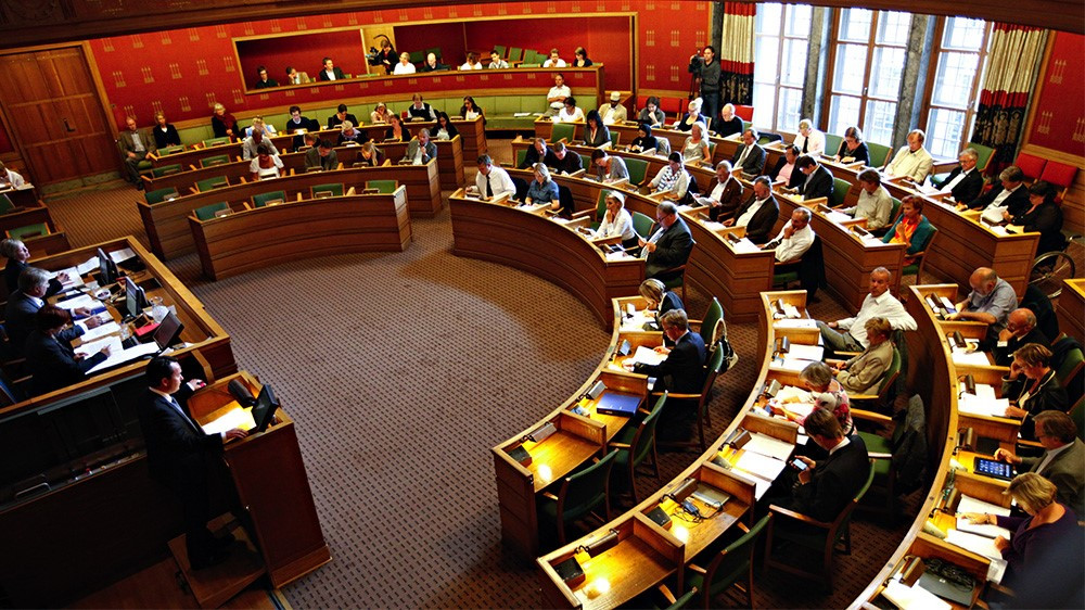 Politikere i byrådssalen i Oslo Rådhus