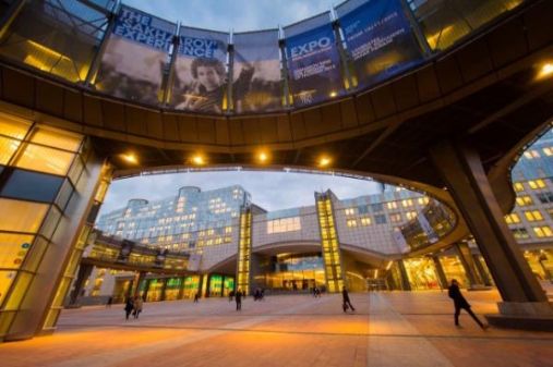 Bilde av bygningen til Europaparlamentet i Brussel.