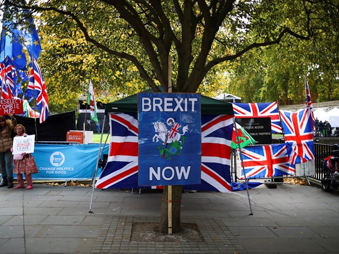 Pro-Brexit demonstrater i London foran parlamentet.