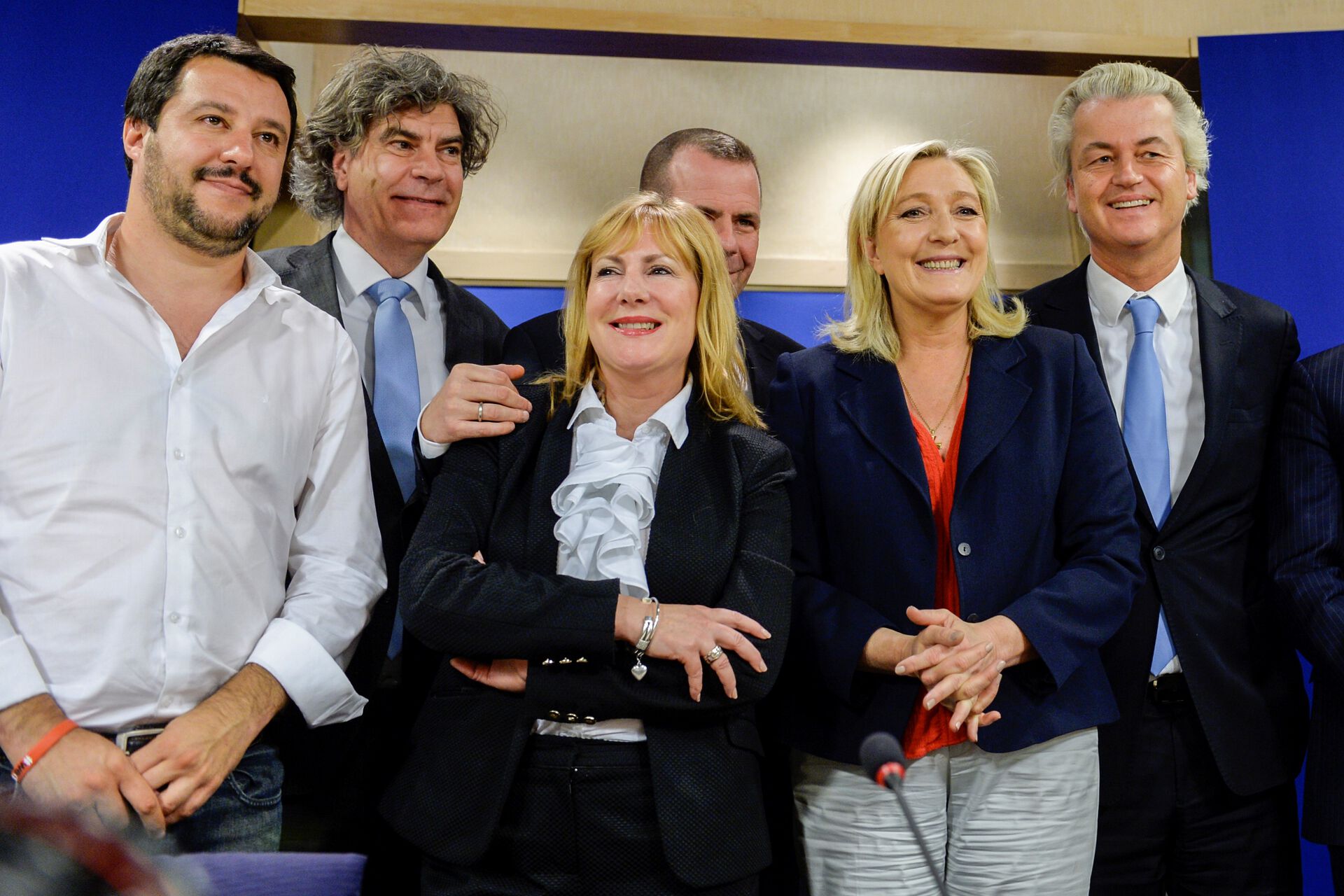 Bilde av høyrevridde politikere i europaparlamentet