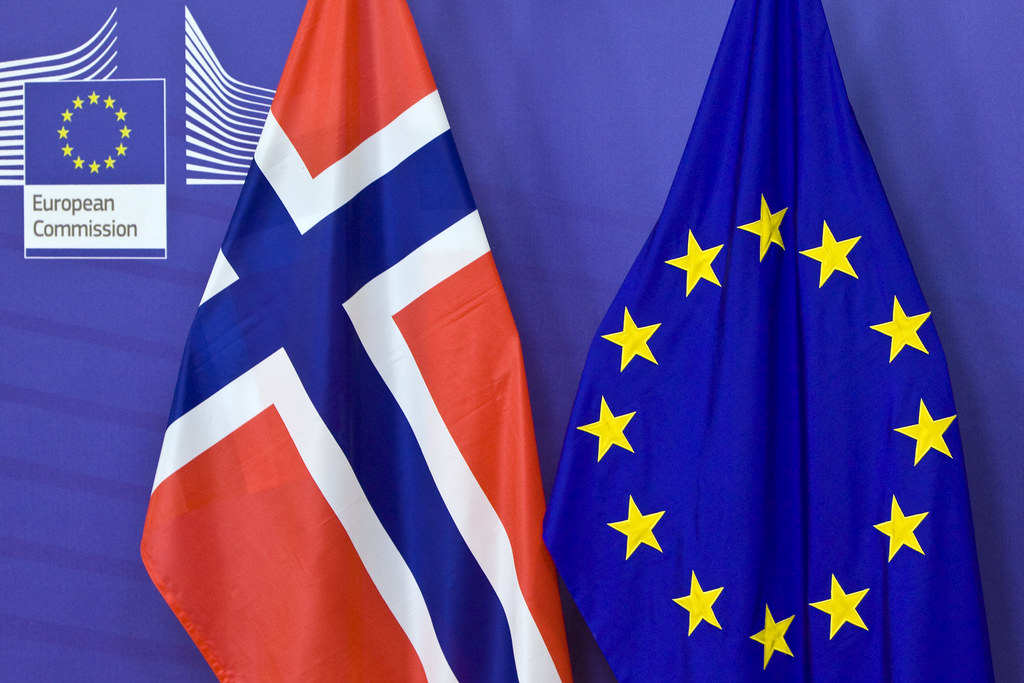 norsk flagg og eu-flagg