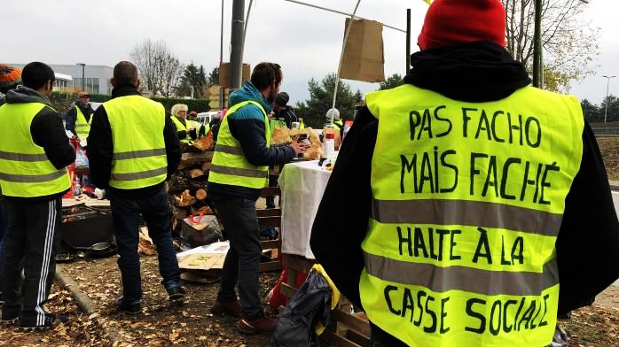 people in yellow safety vests with french text on them