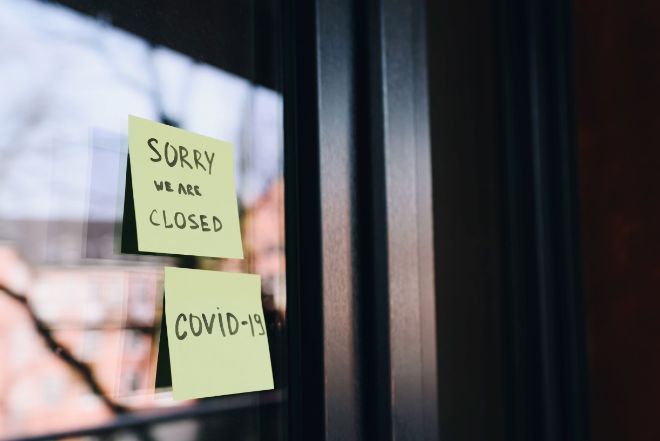 Post-it notes on window, saying "Sorry, we are closed" and "covid-19"
