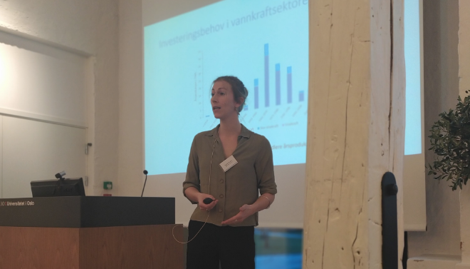 Ragnhild Camilla Schreiner presenterer rapport