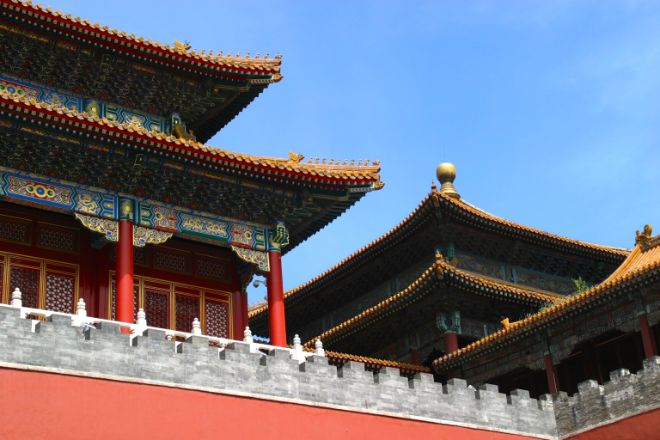 Kinesisk tempel. Blå himmel