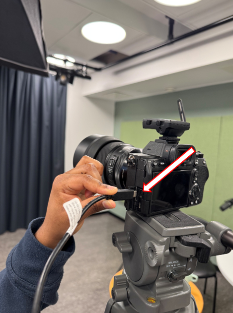 USB cable connected between the camera and PC, with a close-up of the camera and an arrow pointing to the USB-C connection