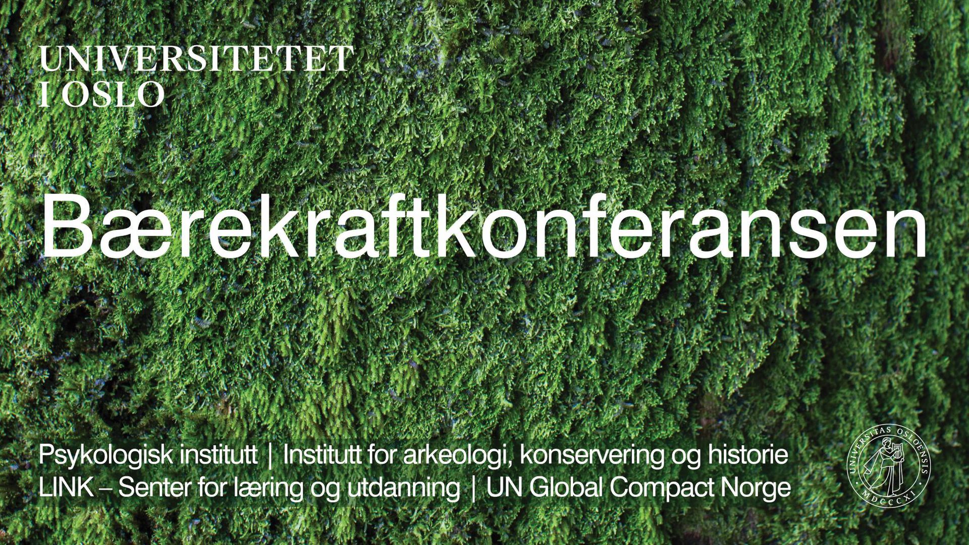 Hvit tekst mot grønn mose som bakgrunn. UiO-logo i hjørnet.Titte, sentralt i bildet: Bærekraftkonferansen. Tekst i bunn av bildet: Psykologisk institutt, Institutt for arkeologi, konservering og historie, LINK Senter for læring og utdanning, UN Global Compact Norge 