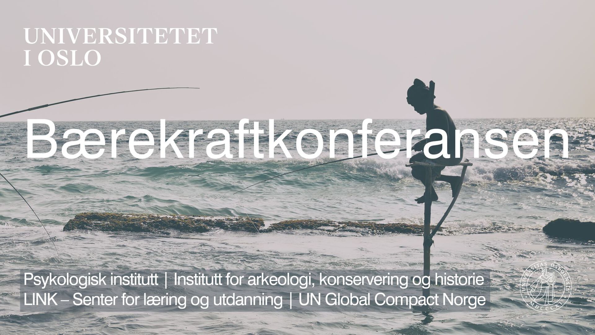 Bildet kan inneholde: vann, mennesker i naturen, lykkelig, kropp av vann, font.