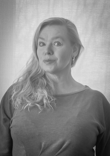 Bildet kan inneholde: dame, hår, smil.